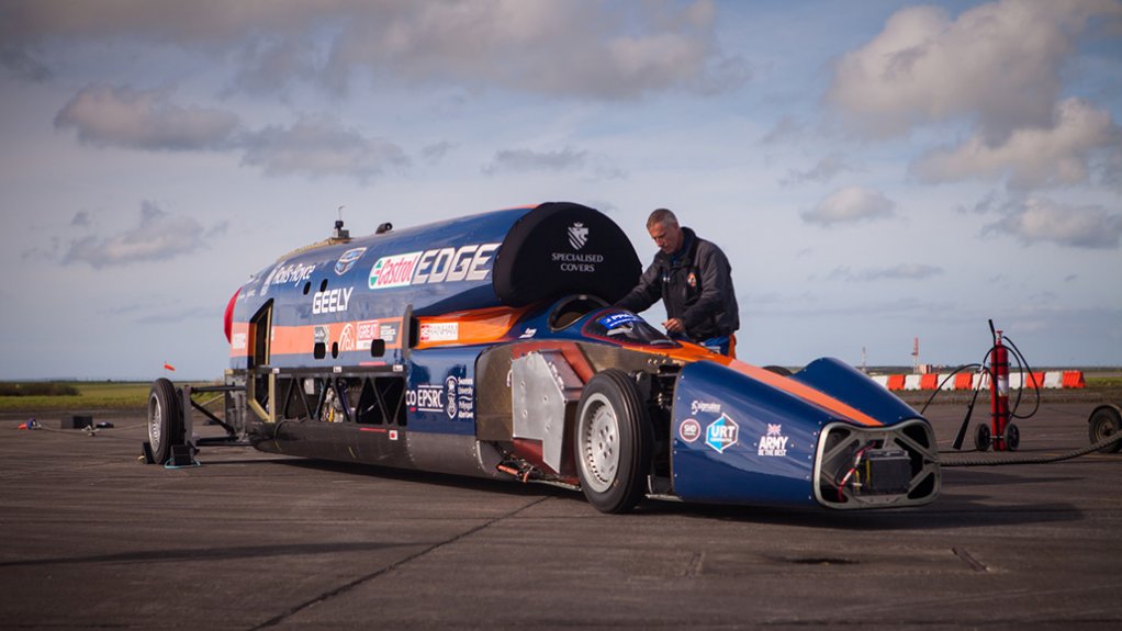 Машина Bloodhound SSC