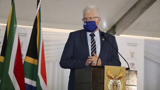Premier Alan Winde attends Covie title deed hand over ceremony - Vimarsana News