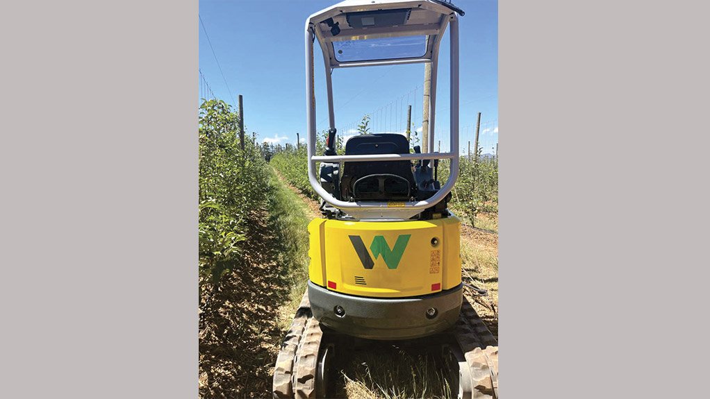 Wacker Neuson distributors, AFGRI and Maucal Mining & Minerals, give the allelectric EZ17e