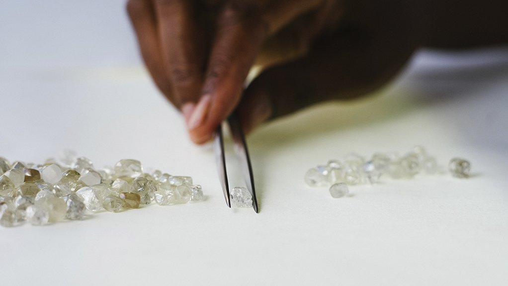 De Beers secretly sells discounted diamonds to selected traders