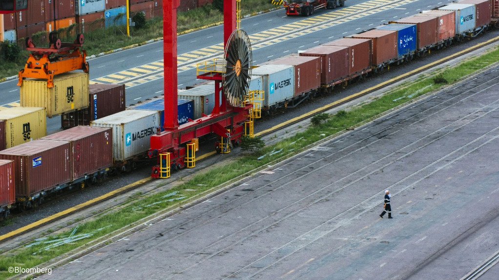 South Africa arbiter proposes more pay to avoid logistics strike