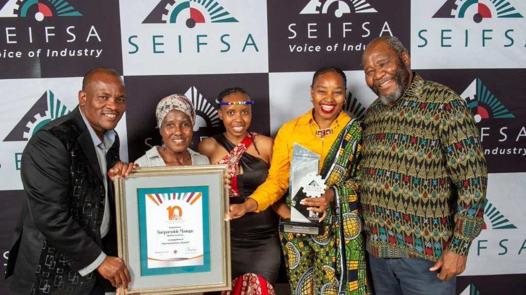 Nonprofit wins humanitarian award for work with rural youth