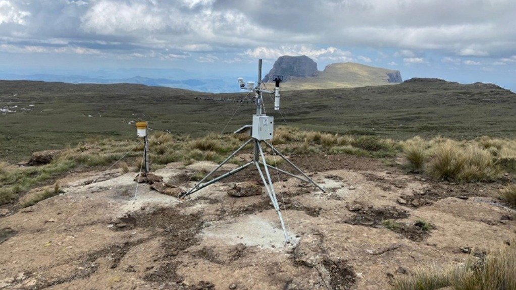 Highest weather station in Southern Africa installed in the Maluti-Drakensberg range
