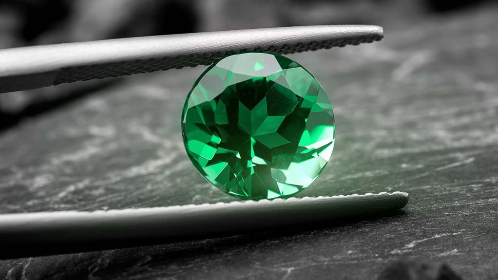 Kagem donates gemstone processing equipment to Zambian training centre