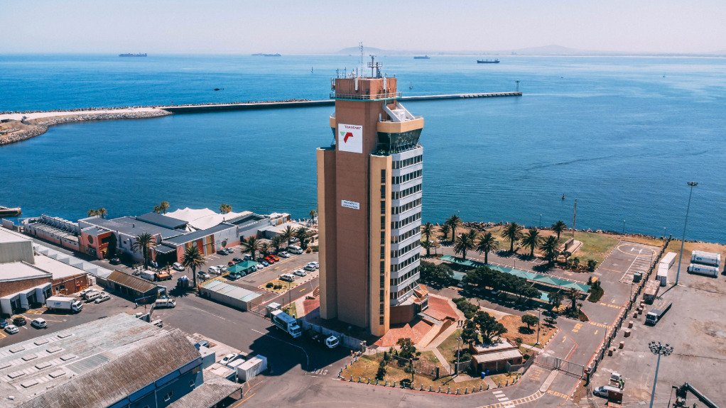 Cape Town Container Terminal receives four new hybrid straddle carriers