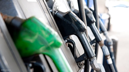 Nigerian court orders regulator to keep issuing fuel import licences to marketers